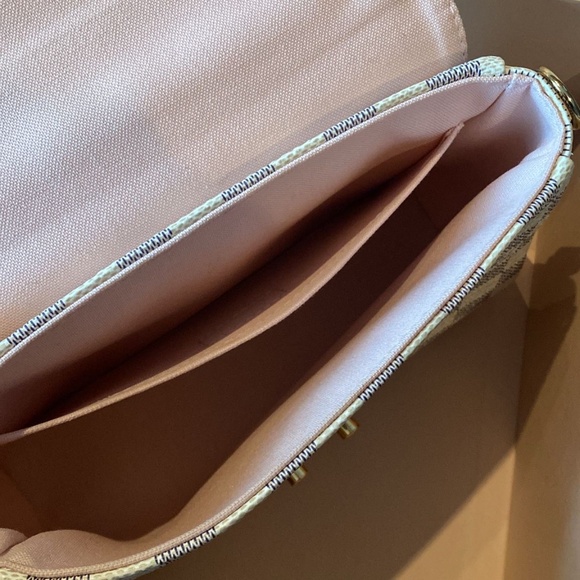 Louis Vuitton Croisette Bag - Picture 4 of 8